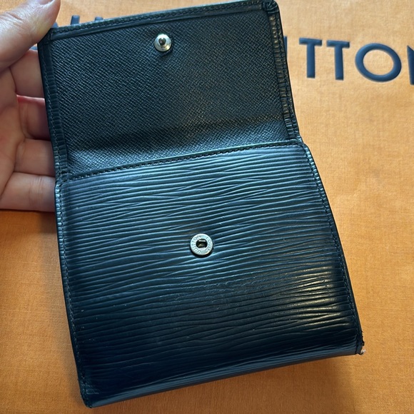 Louis Vuitton Wallet - Picture 7 of 13